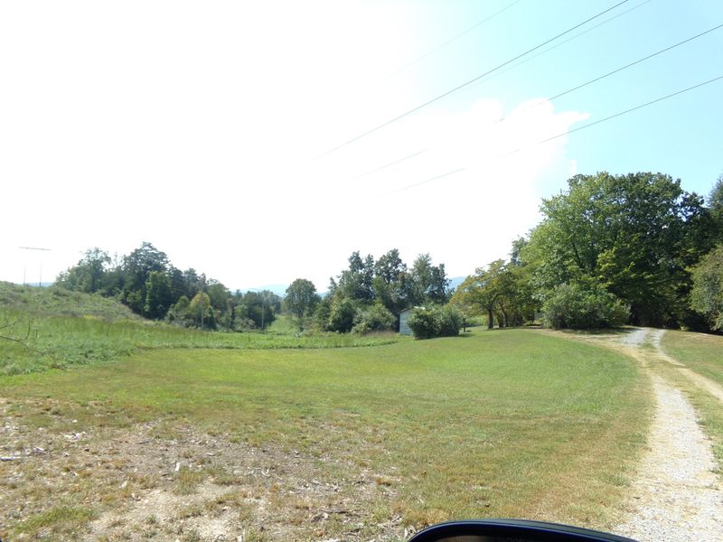 138 Bill Ln, Jacksboro, TN 37757