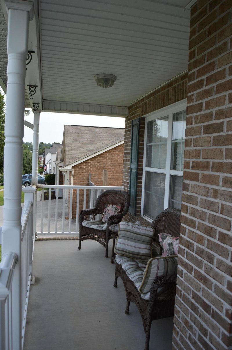 138 Cottonwood Meadow Rd, Powell, TN 37849