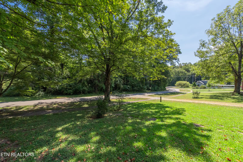 138 Crescent Rd, Norris, TN 37828