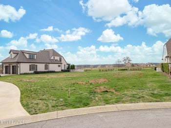 138 E Highlands Cir, Lenoir City, TN 37772