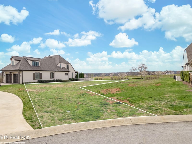 138 E Highlands Cir, Lenoir City, TN 37772
