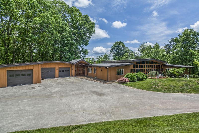 138 E Morningside Dr, Oak Ridge, TN 37830