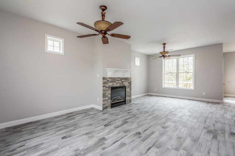 138 Flag Stone Way, Clinton, TN 37716
