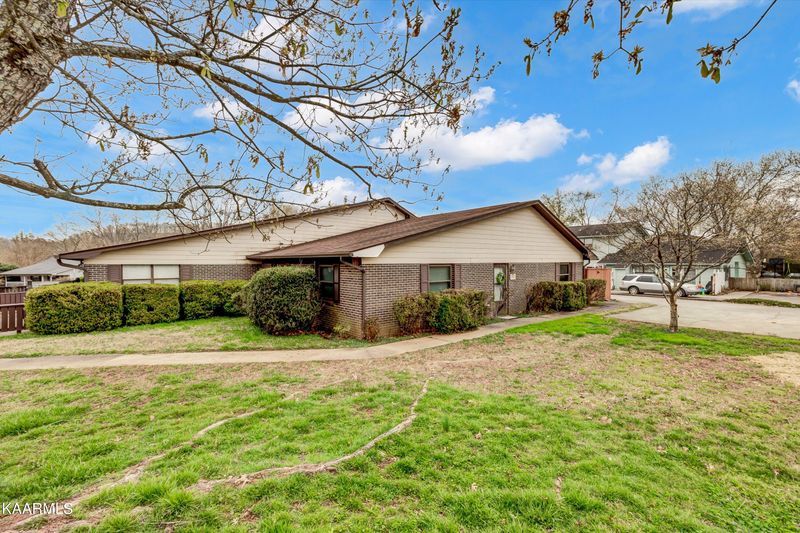 138 Golfcrest Ln, Oak Ridge, TN 37830