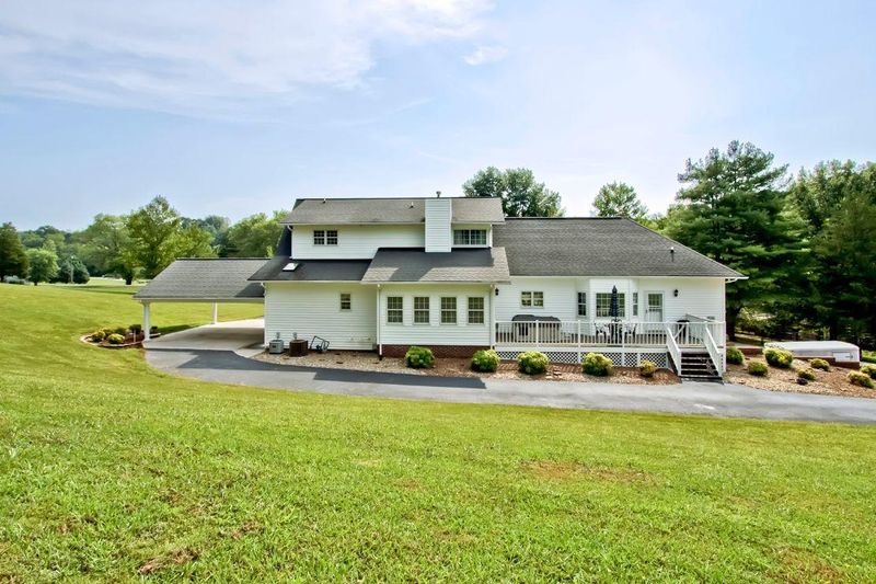 138 Irwin Mill Rd, Clinton, TN 37716