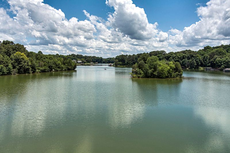 138 Kanutsu Ln, Loudon, TN 37774