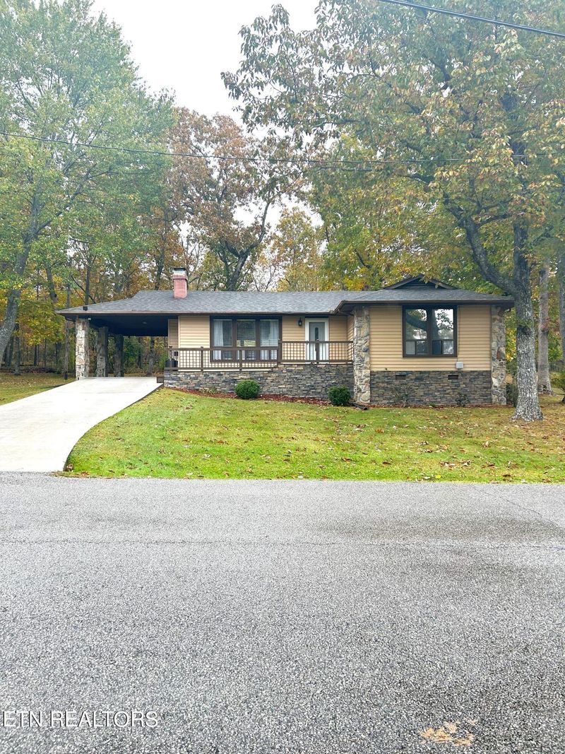 138 Lakeshire Dr, Crossville, TN 38558