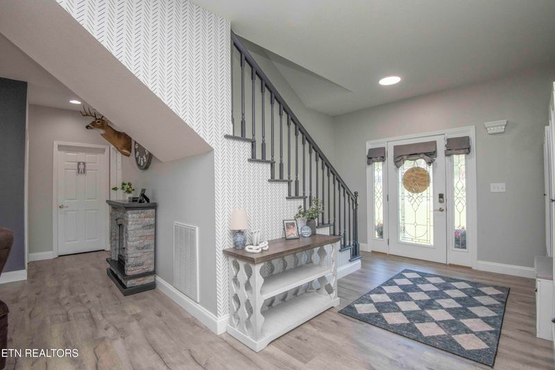 138 Lakeside Dr, Kingston, TN 37763