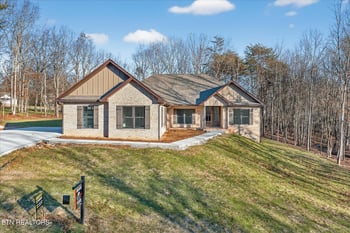 138 Magnolia Ln, Crossville, TN 38555