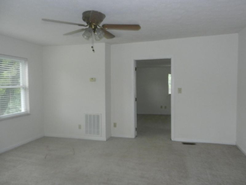 138 Martin Cir, Harriman, TN 37748
