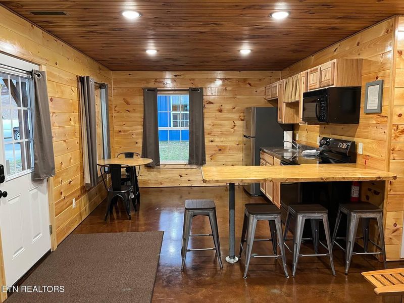 138 Matthews Rd, Oneida, TN 37841