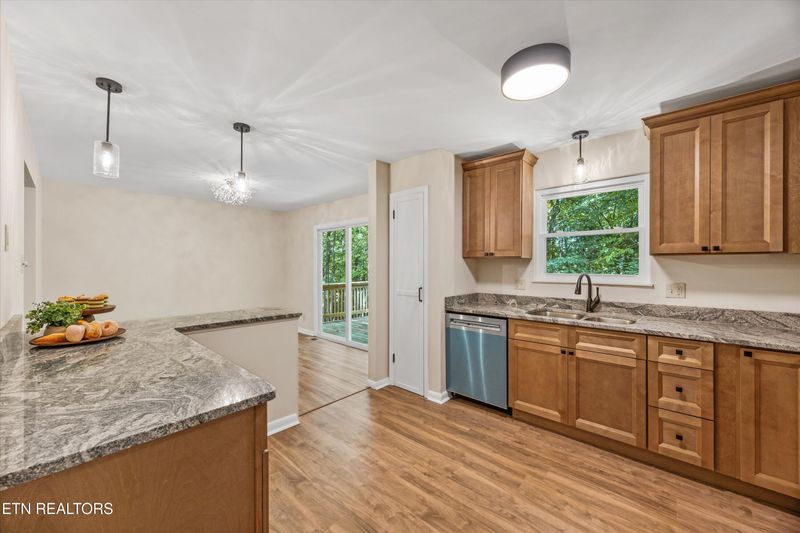 138 Newport Dr, Oak Ridge, TN 37830