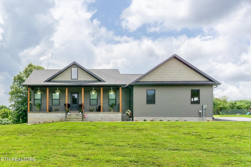 138 Perry Creek Dr, Crossville, TN 38572