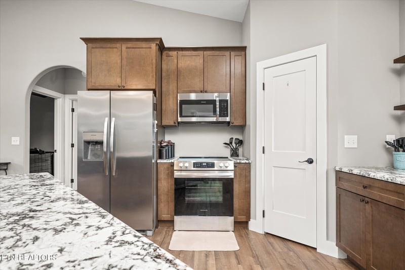 138 Perry Creek Dr, Crossville, TN 38572