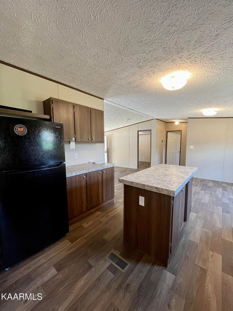 138 Riverview Dr, Loudon, TN 37774