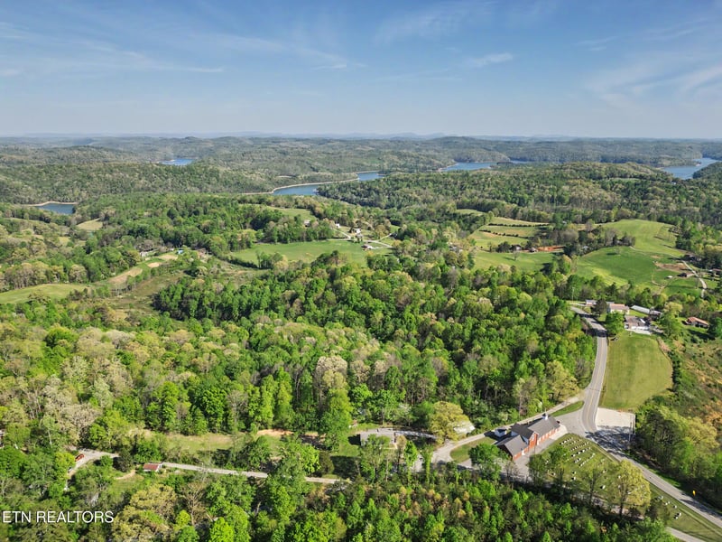 138 S Gaylor Rd, Lafollette, TN 37766