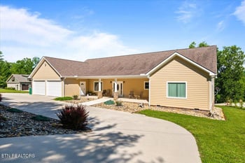 1380 E Norris Point Rd, Lafollette, TN 37766