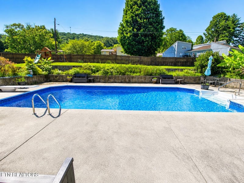1383 John Sevier Dr, Morristown, TN 37814