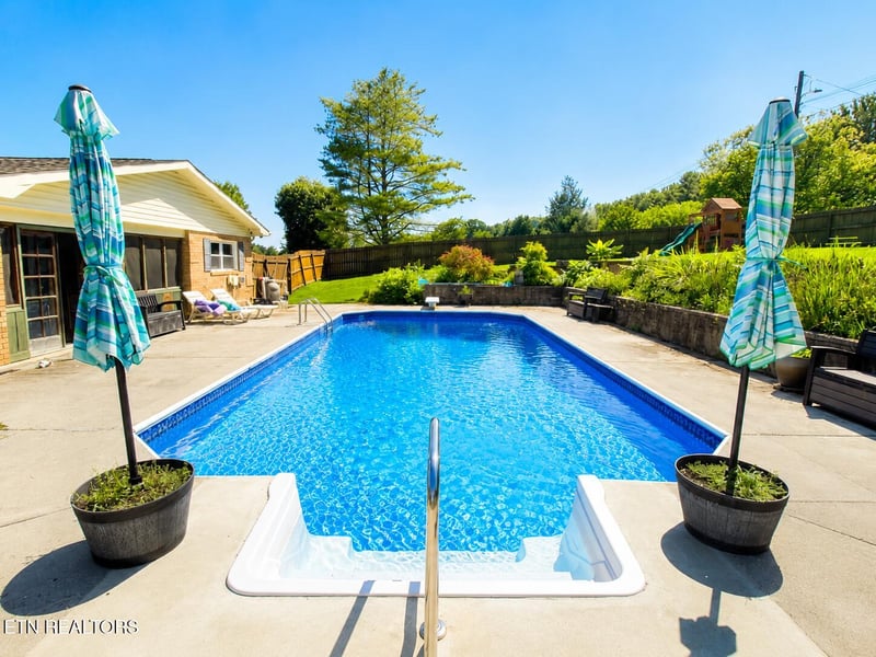 1383 John Sevier Dr, Morristown, TN 37814
