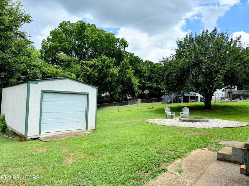 1384 Byrd Cir, Kingston, TN 37763
