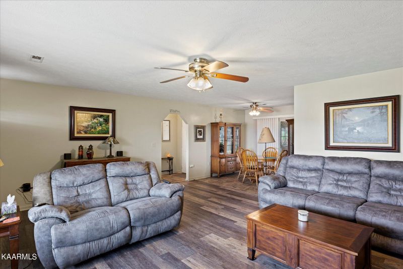 1384 Middle Creek Rd, Sevierville, TN 37862