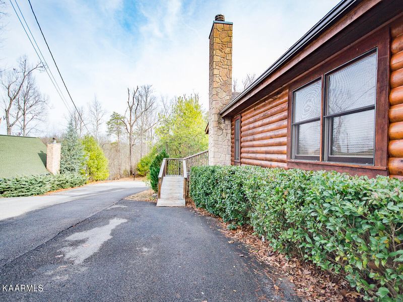 1384 Wedge Tailed Ln, Sevierville, TN 37876