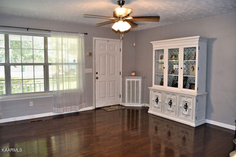1385 Springview Cir, Seymour, TN 37865