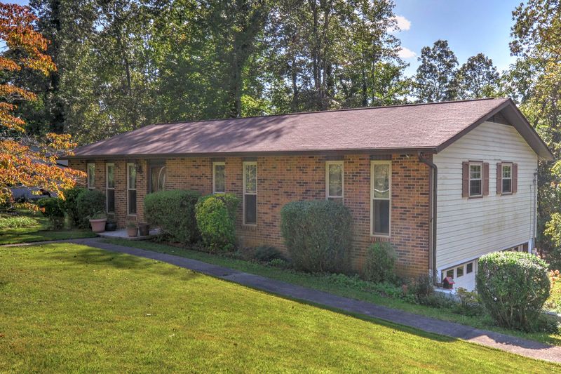 139 Edgewood Heights Ln, Powell, TN 37849