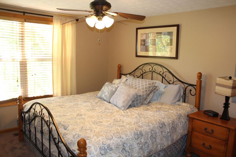 139 Flat Hollow Marina Rd, Speedwell, TN 37870