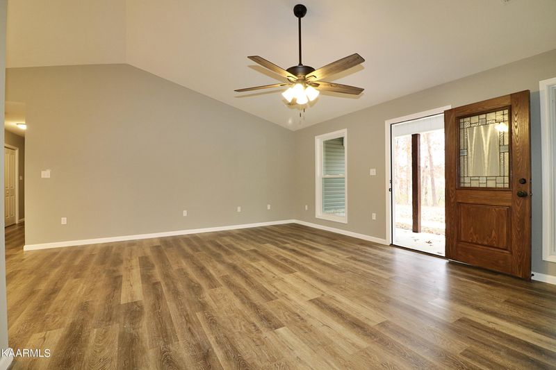139 Grigsby Ln, Oneida, TN 37841