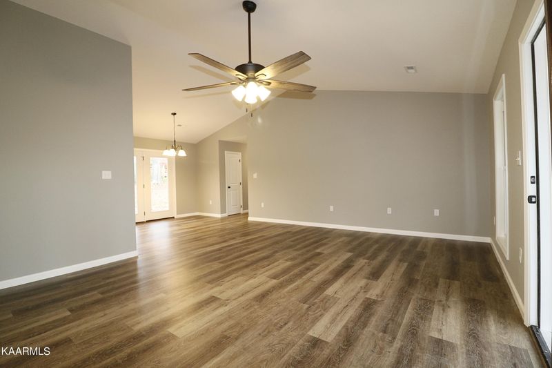 139 Grigsby Ln, Oneida, TN 37841