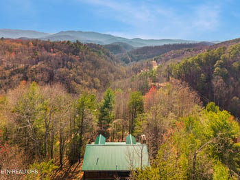 139 Little Round Top Ln, Townsend, TN 37882