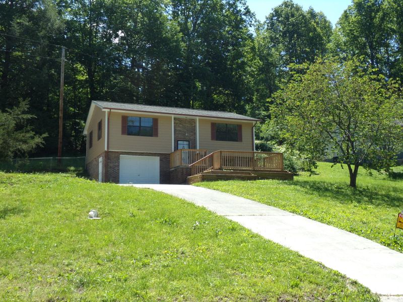 139 Mcdeerman Rd, Jacksboro, TN 37757