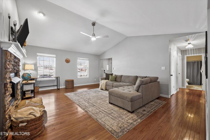 139 Mountain Crest Ln, Greenback, TN 37742