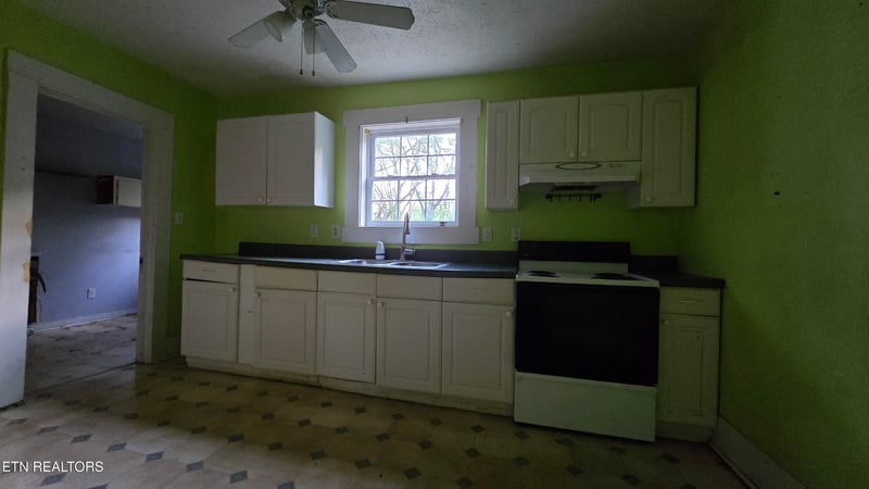139 N Nevada Ave, Lafollette, TN 37766