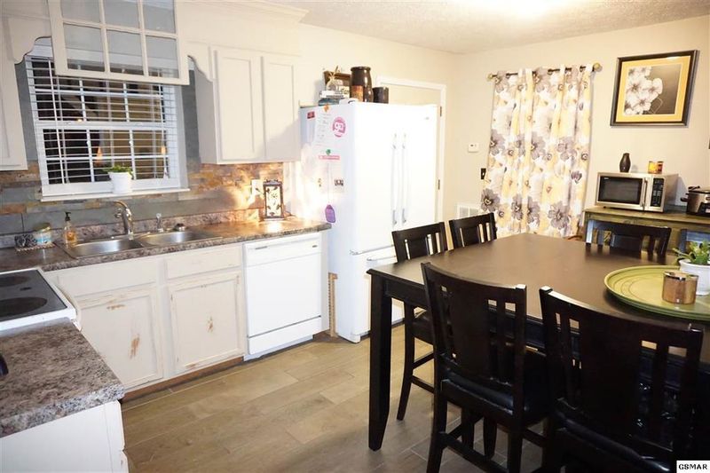 139 Red Bud Ln, Sevierville, TN 37876