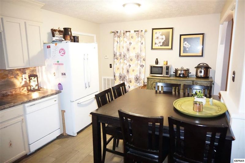 139 Red Bud Ln, Sevierville, TN 37876