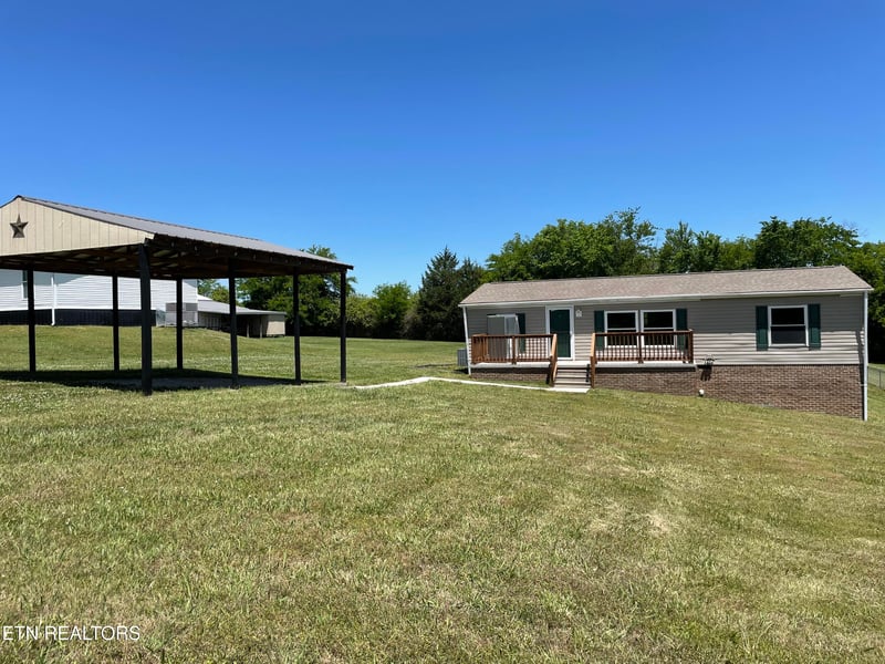 139 Village Ln, Madisonville, TN 37354