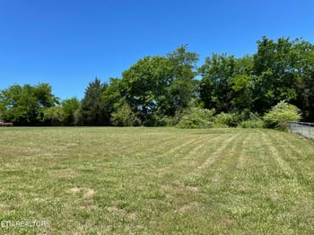 139 Village Ln, Madisonville, TN 37354
