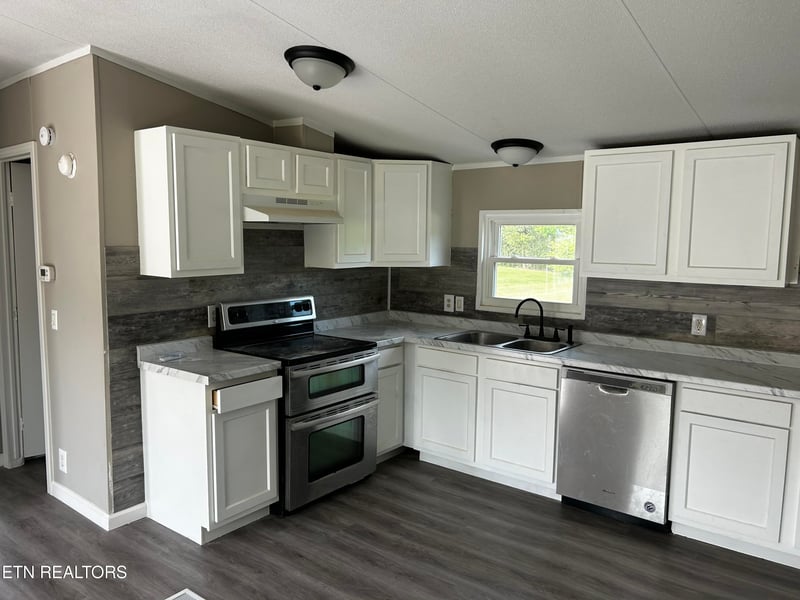 139 Village Ln, Madisonville, TN 37354