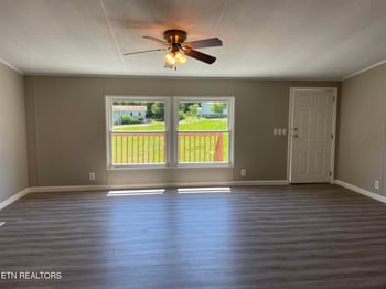 139 Village Ln, Madisonville, TN 37354