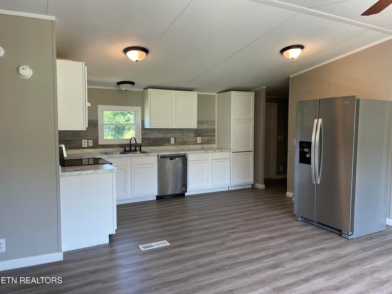 139 Village Ln, Madisonville, TN 37354