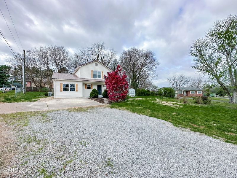 1391 Middlesettlements Rd, Maryville, TN 37801