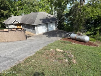 1395 Lakeview Dr, Sharps Chapel, TN 37866