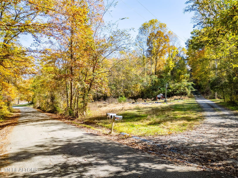 1395 Mountain View Rd, Rockwood, TN 37854