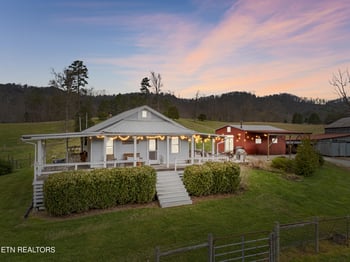 1397 Tater Valley Rd, Washburn, TN 37888