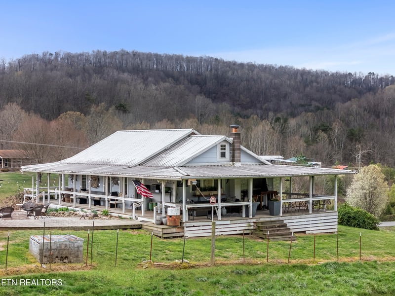 1397 Tater Valley Rd, Washburn, TN 37888
