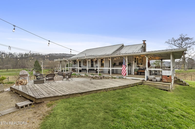 1397 Tater Valley Rd, Washburn, TN 37888