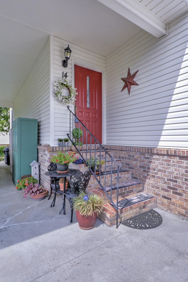 14 Breakers Ct, Clinton, TN 37716