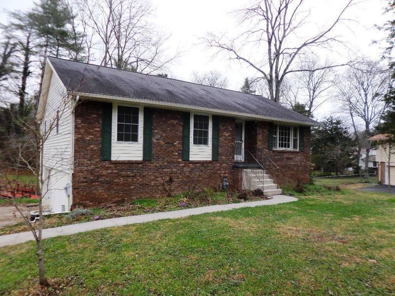 14 Converse Ln, Oak Ridge, TN 37830